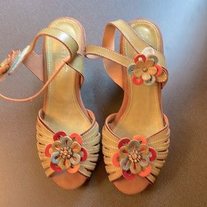 L’artiste fun wedge sandals